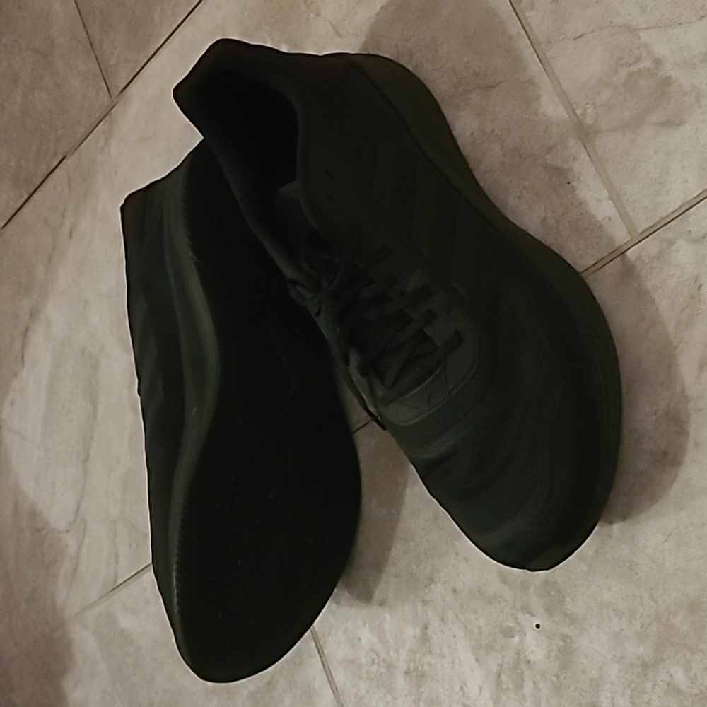 Men's Black Adidas sneakers